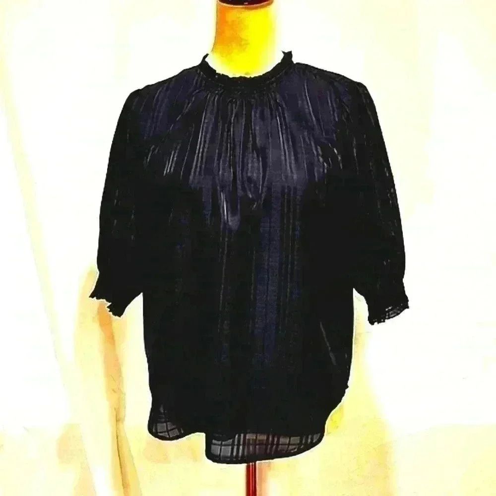 718h ANN TAYLOR Smocked crew neck size Small 4-6